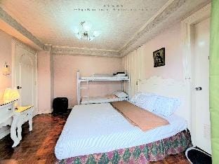 City Center Accommodation with Balcony - Primehook Apartment in Baguio