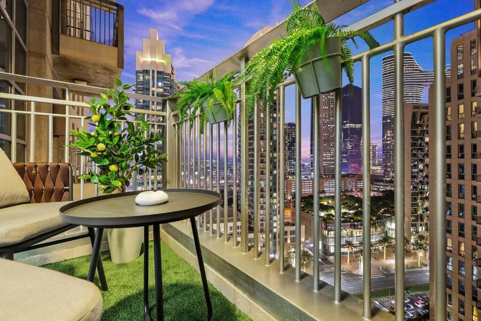 Burj Khalifa Views | Opera | 5 min from Dubai Mall Apartment in Dubai