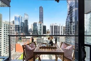 A 3BR Apt Next to Southern Cross, FREE Parking Vacation rental in Melbourne