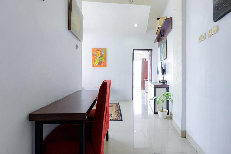 Urbanview SRB Near Mall Ciputra Cibubur Hotel in West Java
