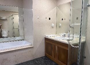 Vinhomes Royal City 2 Bedrooms Apartment in Hanoi