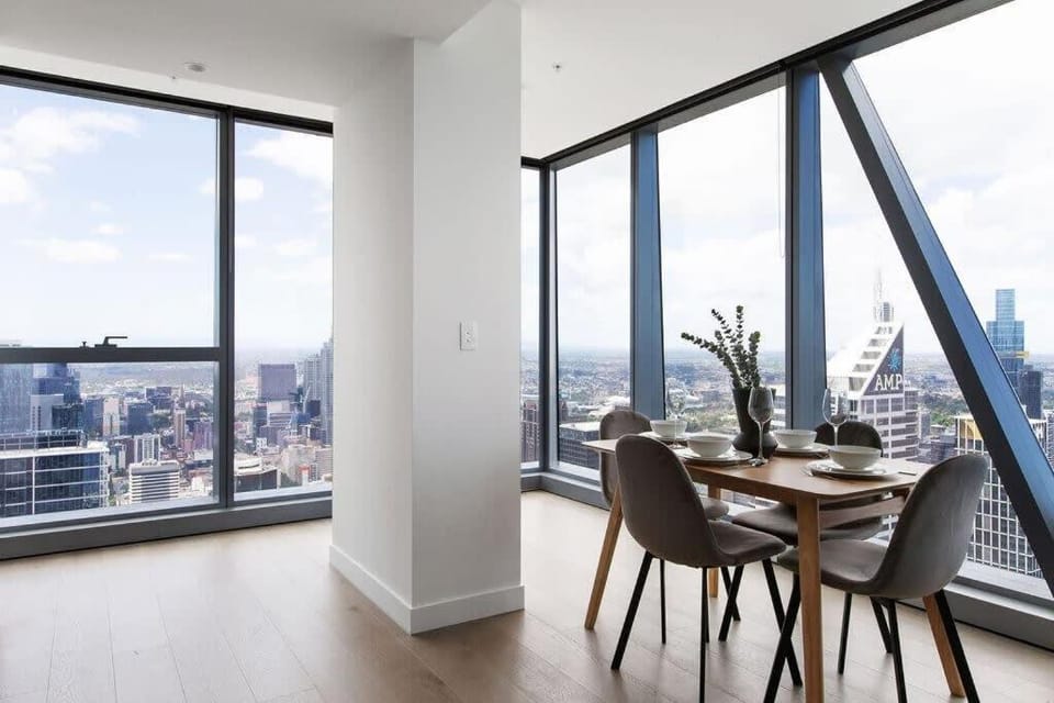 A 2BR Apt with Amazing City Views, FREE Parking Vacation rental in Melbourne