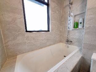 [Ultimate Skyline Penthouse w Bathtub] 3 BR, 6 Pax Apartment in Johor Bahru