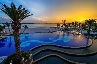 [Beachfront Seaview w Projector] 6-8 Pax, 3 Rooms. Apartment in Johor Bahru