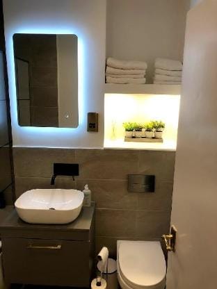 Luxurious 1- Bedroom Apartment in Kensington  Apartment in City of Westminster