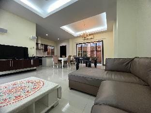 baronial villas 3bedrooms luxury pool villa Villa in Pattaya City