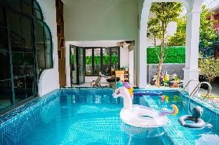 Deluxe Room 2 in ChiChi House Villa in Laos
