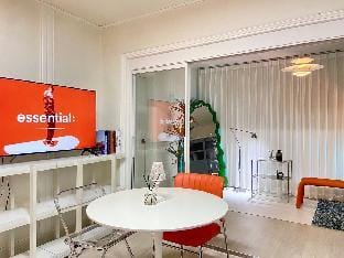 G Jamsil Prime Location/2 mins to Seokchon Lake/2 mins to Songridan-gil/25 Pyeong Two-room Villa in Seoul