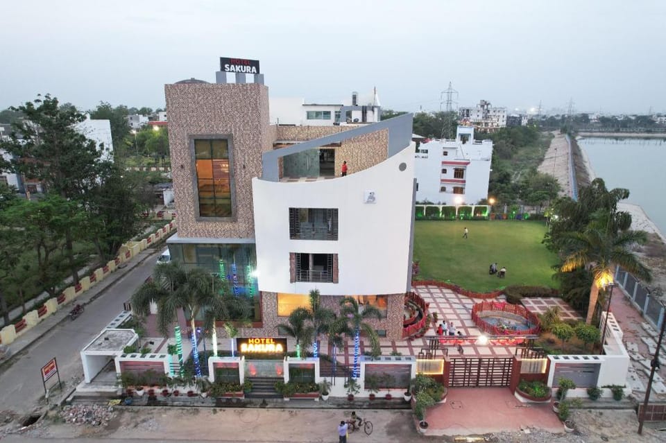 Hotel Lake View Grand Hotel in Lucknow