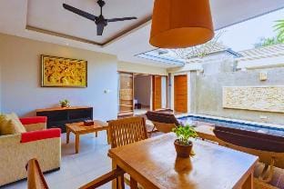 Presentable 2 BR with Private Pool Villa #NE32 Villa in North Kuta