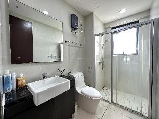 Modern design Danga Bay for 8pax | Wi-Fi Netflix Vacation rental in Johor Bahru