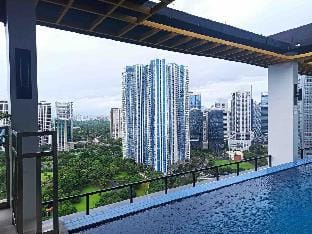 Modern 1BR Executive Suite l Best City View of BGC Apartment in Makati