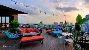 Modern 1BR Executive Suite l Best City View of BGC Apartment in Makati