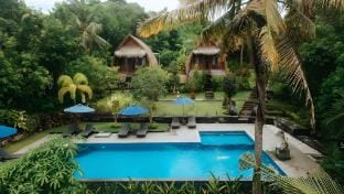 Tropical 1BR Bungalow Pool Access in Nusa Penida Vacation rental in Nusapenida