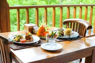 Tropical 1BR Jungle View Bungalow in Nusa Penida Vacation rental in Nusapenida