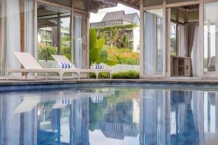 Unique 3BR Private Pool Villa near Batubelig Beach Villa in North Kuta