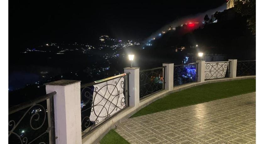 Mountain Glow Hotel in Uttarakhand