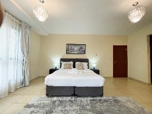 Spacious 4BR Apartment in JBR next to the Beach Apartment in Dubai