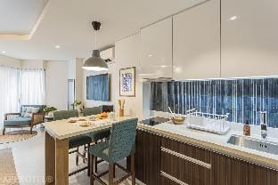 Cozy Seaside Studio with Balcony Scenic Ocean View Apartment in Lapu-Lapu City