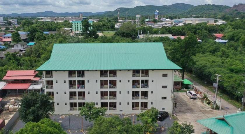โรงแรมเรือนขุมทรัพย์ Hotel in Laos