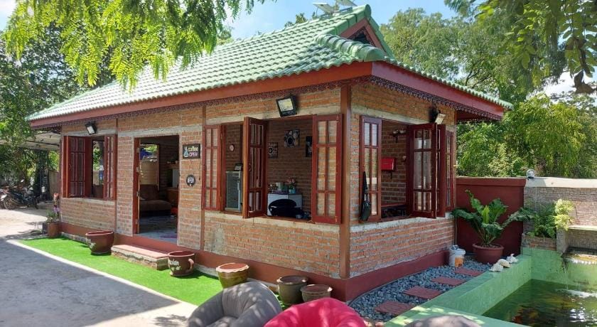 โรงแรมเรือนขุมทรัพย์ Hotel in Laos