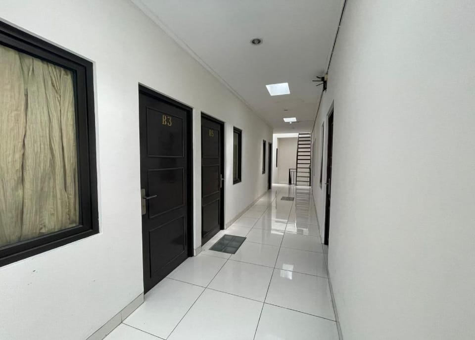 OYO 93500 Rizki Residence TOS Syariah Near PT Bank KB Bukopin Tbk Hotel in South Jakarta City