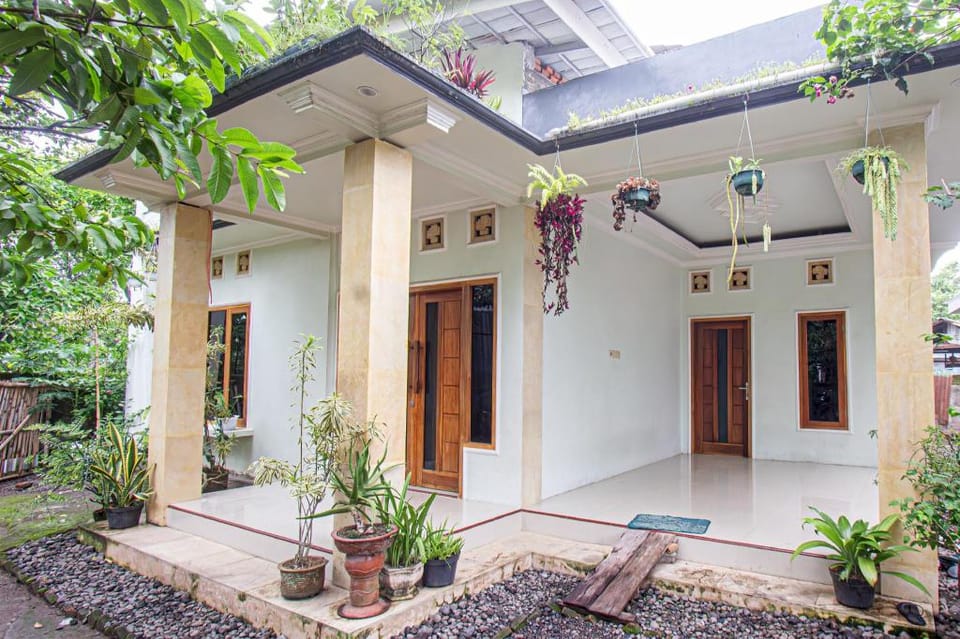 Hotel O Kebun Manis Homestay Near Lapangan Bola Volly Batu Kumbung Hotel in Lingsar