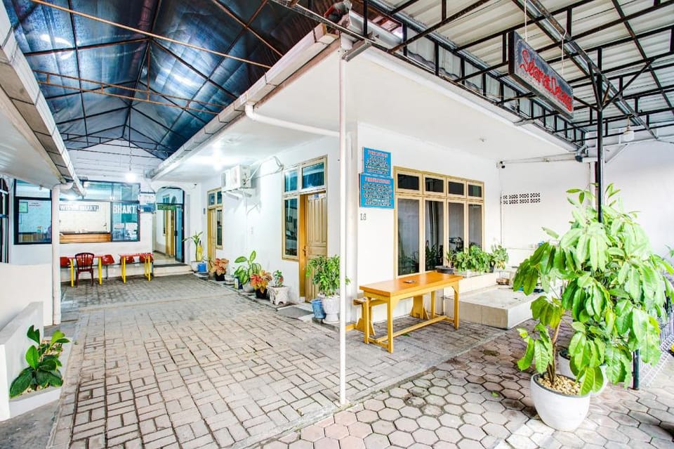 Capital O 93467 Wisma Olo Syariah Hotel in Padang