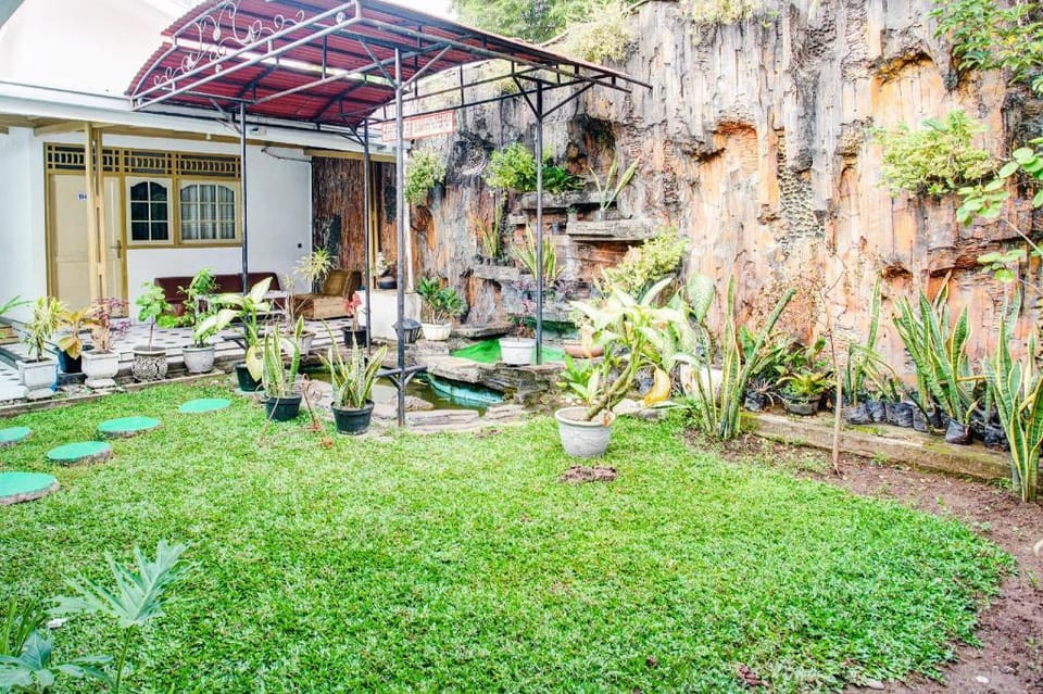 Capital O 93467 Wisma Olo Syariah Hotel in Padang