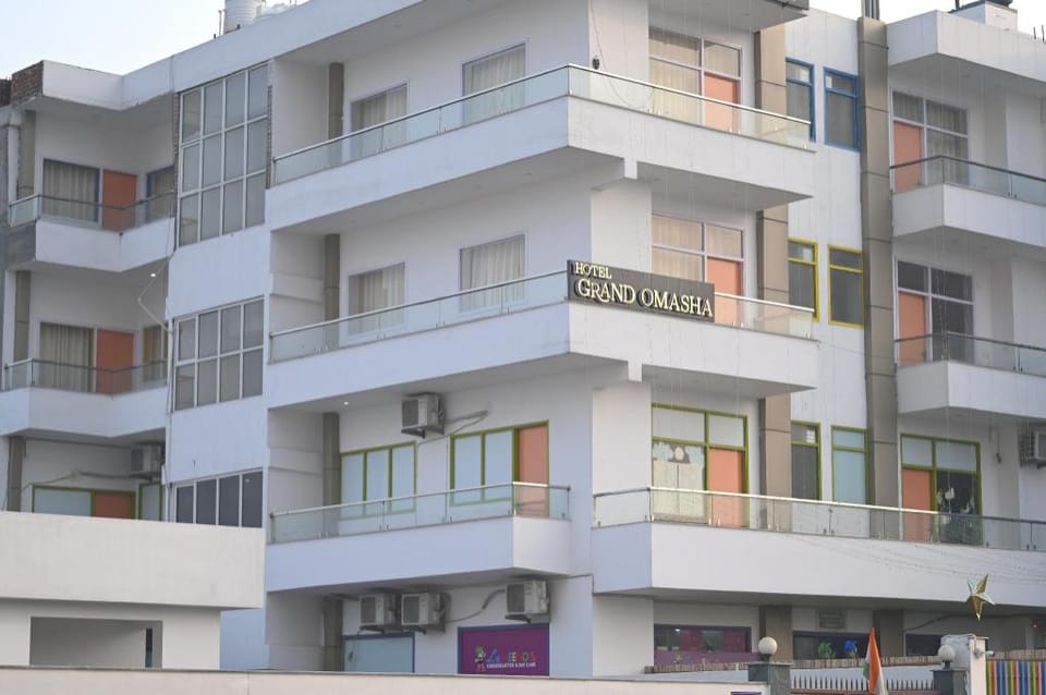 Hotel Grand Omasha Hotel in Noida