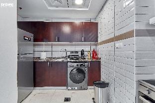 bnbmehomes |Contemporary Apt in Business Bay| 2402 Apartment in Dubai