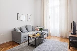 J - Cozy,self checkin, in heart of city Apartment in City of Zagreb