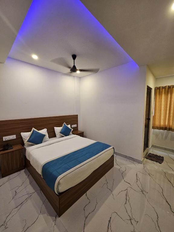 PTJ Thangam INN Hotel in Munnar