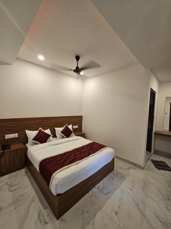 PTJ Thangam INN Hotel in Munnar