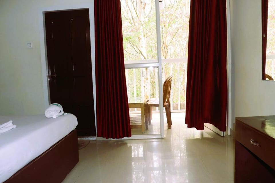 EDEN HOLIDAYS RIVER SIDE INN Hotel in Munnar