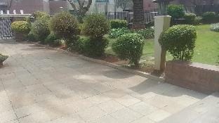 Rosebank Central Suite Easy Walk To The Mall Apartment in Johannesburg