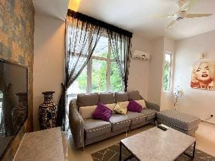 Serenity at Shamrock: Coastal 29 Villa in Tanjung Bungah