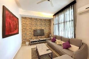 Serenity at Shamrock: Coastal 29 Villa in Tanjung Bungah