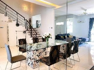 Shamrock Hideout: 25-Guest Coastal Villa Villa in Tanjung Bungah