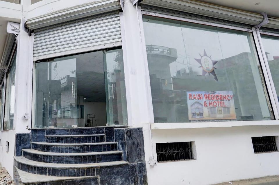 Hotel O Raisi Residency Hotel Hotel in Lucknow