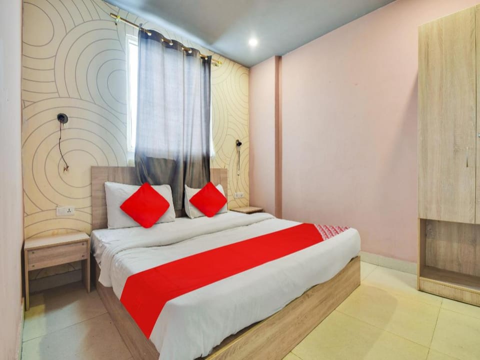 Super Hotel D Plaza Near Pitampura Metro Station Hotel in Delhi