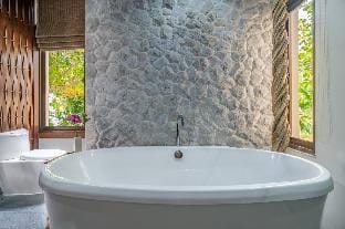Pattaya 5-Bedroom Tropical Pool Villa Villa in Pattaya City