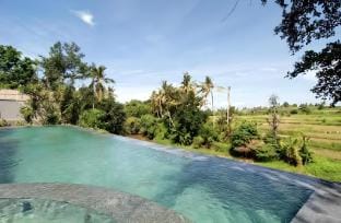 Tropical 4BR Private Pool Villa Near Saba Beach Villa in Blahbatuh