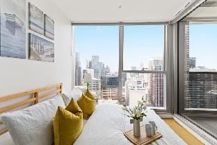 A Comfy 2BR Apt w/ City Views Near Southern Cross Vacation rental in Melbourne