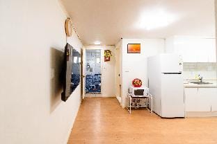 Hongdae 야피하우스/넓은공간 2 Room. 홍대입구역 (Exit 6). 파티가능 Vacation rental in Seoul
