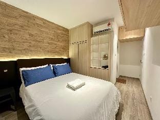 Jk>deLOFTS_8.0>6Pax>100Mbps>2BathR>2BathR>1Carpark Apartment in Kuching
