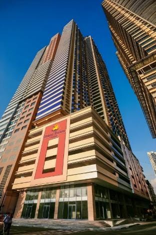 Grand Riviera Suite 1 front US embassy  Freepool Vacation rental in Manila City