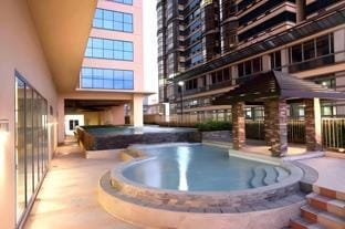 Grand Riviera Suite 1 front US embassy  Freepool Vacation rental in Manila City
