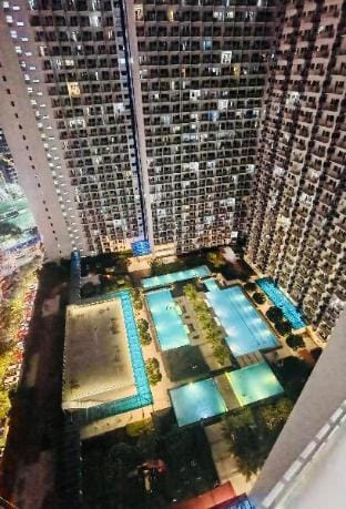 Jazz residence D1 Central Poolview Balcony Wifi Apartment in Makati