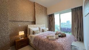 MH - 1 BHK with Burj Khalifa & Canal view- REF2617 Vacation rental in Dubai